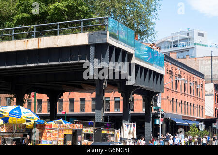 Tiffany & Co. Stiftung Aussichtspunkt auf High Line Park, New York Stockfoto