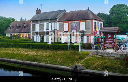 Pegasus Bridge Café,, Benouville, Normandie, Frankreich - Das erste Haus am D-Day, 6. Juni 1944, befreit zu werden. Stockfoto