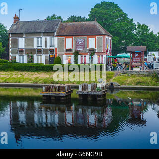 Pegasus Bridge Café,, Benouville, Normandie, Frankreich - Das erste Haus am D-Day, 6. Juni 1944, befreit zu werden. Stockfoto