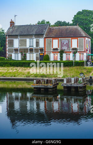 Pegasus Bridge Café,, Benouville, Normandie, Frankreich - Das erste Haus am D-Day, 6. Juni 1944, befreit zu werden. Stockfoto