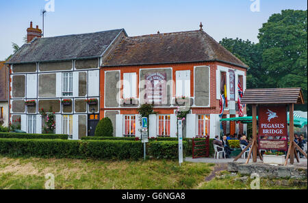 Pegasus Bridge Café,, Benouville, Normandie, Frankreich - Das erste Haus am D-Day, 6. Juni 1944, befreit zu werden. Stockfoto