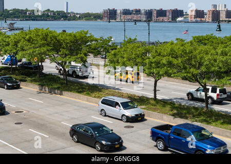 West Side Highway entlang des Hudson River, New York, USA Stockfoto