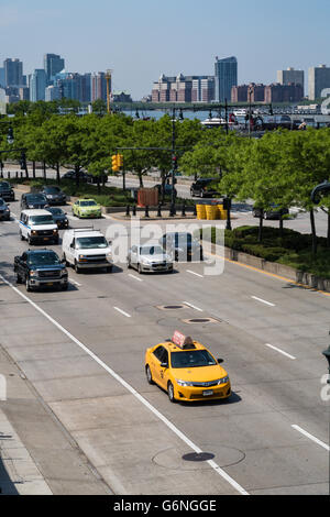 West Side Highway entlang des Hudson River, New York, USA Stockfoto
