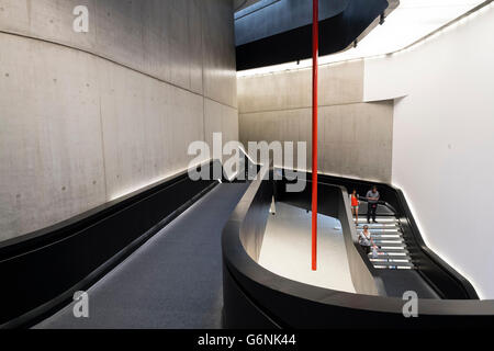 Innere des MAXXI nationalen Zentrum für zeitgenössische Kunst entworfen von Zaha Hadid in Rom, Italien Stockfoto