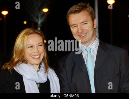 Die ehemaligen britischen Eislaufsieger Jayne Torvill und Christopher Dean kommen zur 50. Verleihung der Sports Personality of the Year Awards im BBC Center, London. Stockfoto