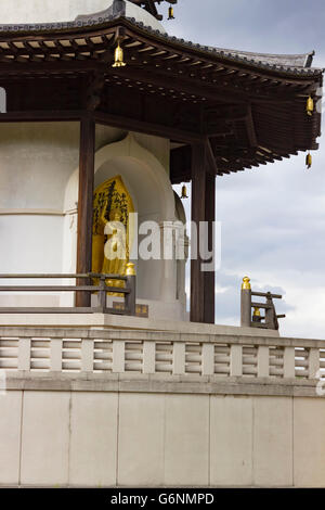 London, England - 22. Mai 2016: The Peace Pagoda war ein Geschenk nach London von der japanischen buddhistischen Orden Nipponzan Myohoji 1985 Stockfoto