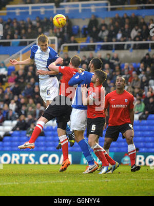 Fußball - Sky Bet Championship - Birmingham City / Barnsley - St. Andrew's. Dan Burn (links) von Birmingham City in Aktion Stockfoto