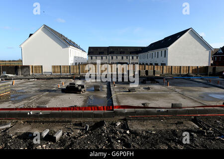 Gehäusemond. Eine allgemeine Ansicht des unfertigen Gebäudes in Clongriffin, Dublin. Stockfoto