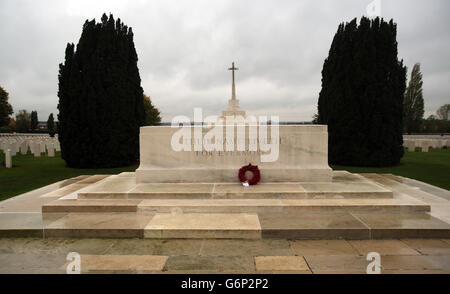 Vorbereitungen zum 100. Jahrestag des Ersten Weltkriegs. Tyne Cot Friedhof und Gedenkstätte Ypern, Belgien. Stockfoto
