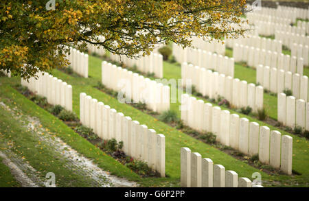 Vorbereitungen zum 100. Jahrestag des Ersten Weltkriegs. Tyne Cot Friedhof und Gedenkstätte Ypern, Belgien. Stockfoto