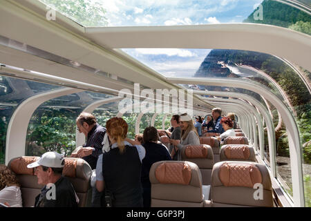 Gäste auf dem Goldleaf Service an Bord des Rocky Mountaineer Zug, Britisch-Kolumbien, Kanada Stockfoto