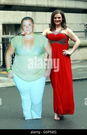 Sophie Whelpton aus Ipswich wurde beim Rosemary Conley National Slimmer of the Year im London Marriott, County Hall Hotel in London mit dem Student Slimmer of the Year ausgezeichnet, als sie in zwei Jahren 10st verlor. Stockfoto