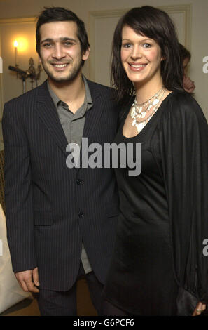 Der Schauspieler Jimi Mistry nimmt an den Evening Standard Film Awards 2004 im Savoy Hotel im Zentrum von London Teil. Stockfoto