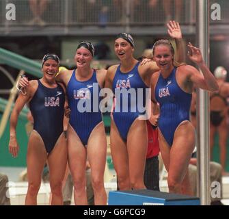 25. Juli 1996. Die Olympischen Spiele In Atlanta. Schwimmen-Finals, die Frauen der USA mit 4x200 m Freistil (Trina Jackson, Cristina Teuscher, Sheila Taormina und Jenny Thompson) feiern ihren Sieg Stockfoto