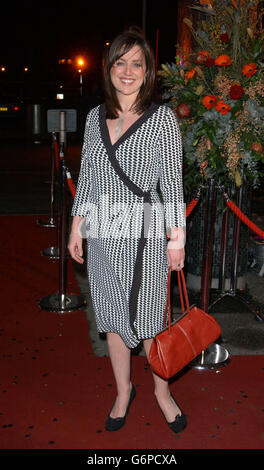 EastEnders Schauspielerin Jill Halfpenny kommt zu den 2003 TV Moments Awards, die im BBC Television Centre, London, stattfinden. Stockfoto