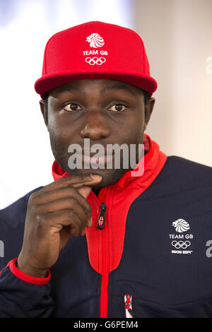 Olympische Winterspiele - Team GB Kitting Session - Tag zwei - adidas Center. Der britische GB2-Bobfahrer Lamin Deen beim Kitting Out im adidas Center, Stockport. Stockfoto