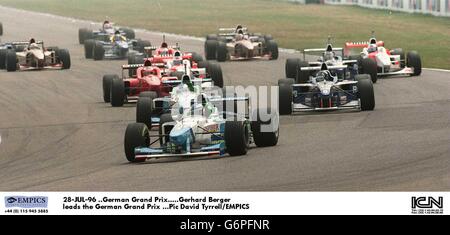 28-JUL-96 ..großer Preis von Deutschland. Gerhard Berger führt den Großen Preis von Deutschland an Stockfoto