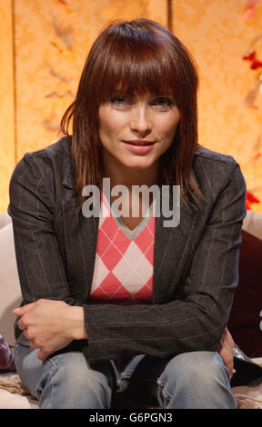 TV-Moderatorin Lisa Rogers in den MTV Studios in Camden, Nord-London. Stockfoto