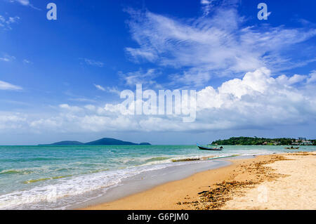 Long-Tail-Boote aus Freundschaft Beach, Phuket, Thailand Stockfoto