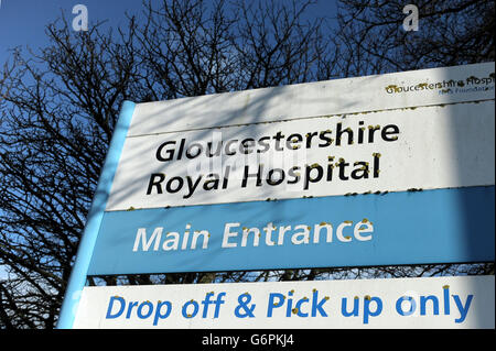 Das Schild vor dem Gloucestershire Royal Hospital in Gloucester, wo Zara Phillips eine kleine Tochter gebar, ihr erstes Kind am frühen Morgen mit Ehemann, dem ehemaligen England Rugby-Star Mike Tindall an ihrer Seite. Stockfoto