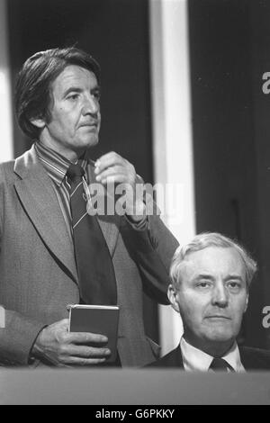 Anthony Wedgwood Benn und Dennis Skinner (l.), Abgeordneter von Bolsover, während der Labour Party Conference in Blackpool. Stockfoto