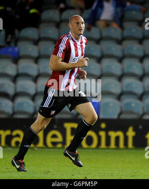 Fußball - Johnstone's Paint Trophy - Southern Area - Second Round - Peterborough United / Brentford - London Road. Martin Taylor, Brentford Stockfoto