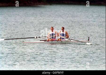 25-JUL-96 ... Atlanta Olympische Spiele ... Rudern .... Die Briten Steve Redgrave und Matthew Pinsent ziehen ihren Weg ins Finale Stockfoto