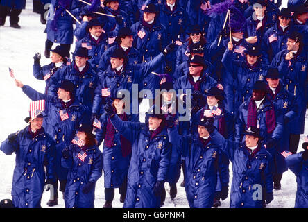 Team USA marschieren in der Eröffnungsfeier zu den Olympischen Winterspielen 1998, Nagano, Japan Stockfoto