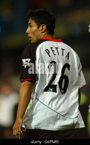 Fulhams neues Darlehen, das Bobby Petta unterzeichnet, ist während des Barclaycard Premiership-Spiels zwischen Fulham und Tottenham Hotspur in der Loftus Road, London, im Einsatz. Stockfoto