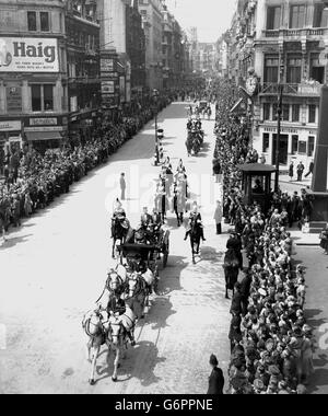 Royalty - erhält Prinz Philip Freiheit von London - Prinzessin-Elisabeth - Ludgate Circus, London Stockfoto