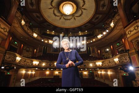 Blithe Spirit Photocall - London Stockfoto