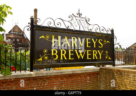 Melden Sie für Harveys Brauerei in Lewes, East Sussex, England UK Stockfoto