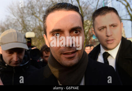 Gabor Vona, der Vorsitzende der rechtsextremen ungarischen Jobbik-Partei, spricht an der Speakers' Corner im Londoner Hyde Park zu Unterstützern. Stockfoto