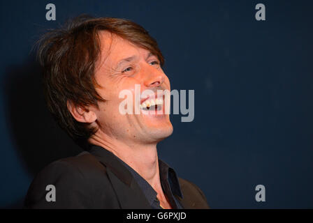 Brett Anderson aus Suede bei einer Pressekonferenz im Groucho Club in Soho, im Zentrum von London, um das Line-up für die Teenage Cancer Trust Konzerte 2014 bekannt zu geben. Stockfoto