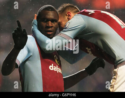 Fußball - Barclays Premier League - Aston Villa gegen West Bromwich Albion - Villa Park. Christian Benteke von Aston Villa feiert den vierten Treffer während des Spiels der Barclays Premier League in Villa Park, Birmingham. Stockfoto