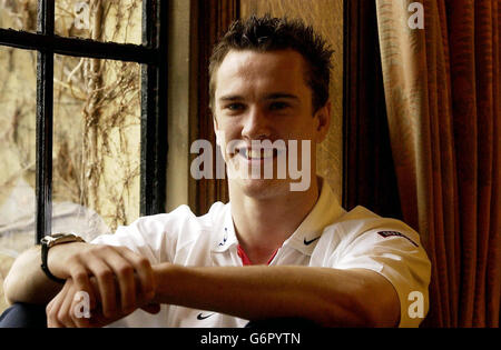 Chris Jones von England und Sale entspannt sich im Team-Hotel in Surrey. Jones traf bei seinem Debüt gegen Italien. England wird am Samstag beim RBS 6 Nations-Spiel gegen Schottland treten. Stockfoto