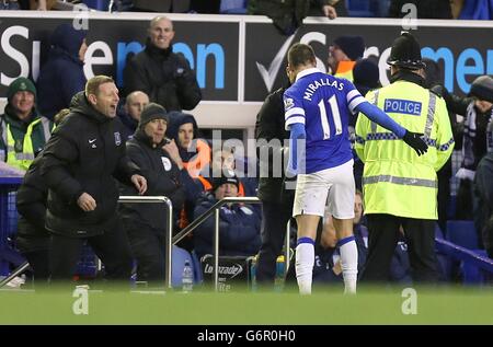 Fußball - Barclays Premier League - Everton gegen Aston Villa - Goodison Park. Kevin Mirallas von Everton feiert sein zweites Tor im Spiel Stockfoto