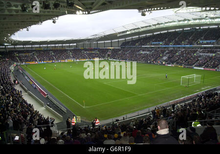 Das Kingston Communications Stadium während des Nationwide Division Three-Spiels zwischen Hull und Oxford United. . Stockfoto