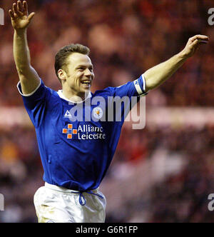 Paul Dickov von Leicester City feiert sein Tor gegen Middlesbrough während des Spiels der FA Barclaycard Premiership im Riverside Stadium von Middlesbrough. Stockfoto