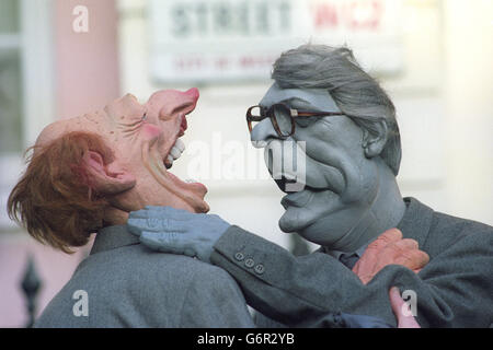 Fernsehen - Ebenbilder Rubberworks - Puppen von John Major und Neil Kinnock - Covent Garden, London Stockfoto