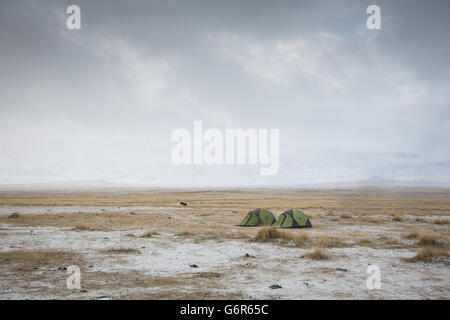 zwei Zelte in einer Landschaft der westlichen Mongolei Stockfoto