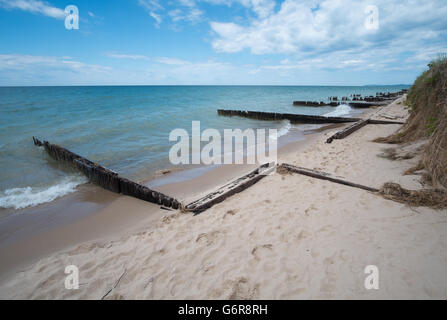 Reste von einem Versand Dock übrig von den schwerfälligen Tagen von den frühen 1900er Jahren am Ufer des Lake Michigan Stockfoto