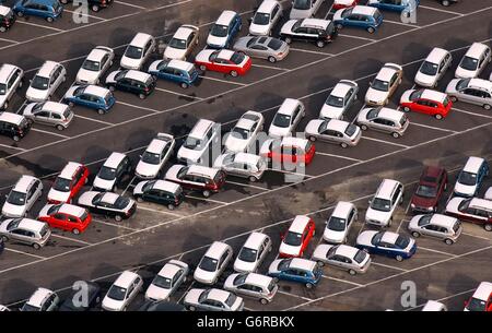 Neuwagen in Tilbury Docks Stockfoto