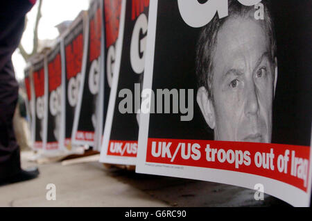 Anti-Tony Blair-Plakate vor der jährlichen Konferenz der Stop the war Coalition, die im Camden Center im Zentrum von London stattfinden sollte. Die Koalition hat sich im vergangenen Jahr auf der politischen und Wahlkampfkarte etabliert und ist weiterhin entschlossen, zukünftige Kriege zu verhindern und die Regierung für ihr Handeln zur Rechenschaft zu ziehen. Siehe PA Geschichte SOCIAL war. PA Foto : Johnny Green. Stockfoto