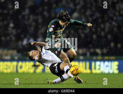 Fußball - Sky Bet Championship - Derby County / Queens Park Rangers - iPro Stadium. Craig Bryson (links) von Derby County und Joey Barton von Queens Park Rangers kämpfen um den Ball Stockfoto