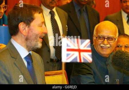 David Blunkett unterzeichnet eine Vereinbarung in Indien Stockfoto