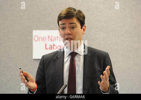 Andy Burnham, der Schatten-Gesundheitsminister von Labour, hält eine Grundsatzrede über den Zustand des NHS vor Gewerkschaftsmitgliedern im Transport House in Birmingham. Stockfoto