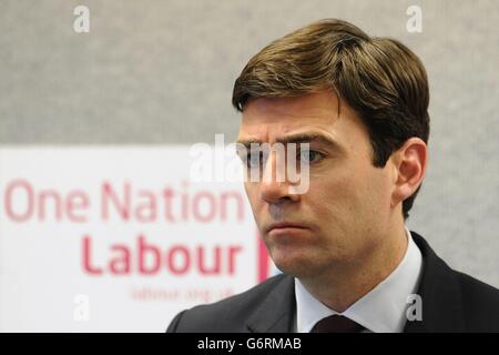 Andy Burnham, der Schatten-Gesundheitsminister von Labour, hält eine Grundsatzrede über den Zustand des NHS vor Gewerkschaftsmitgliedern im Transport House in Birmingham. Stockfoto