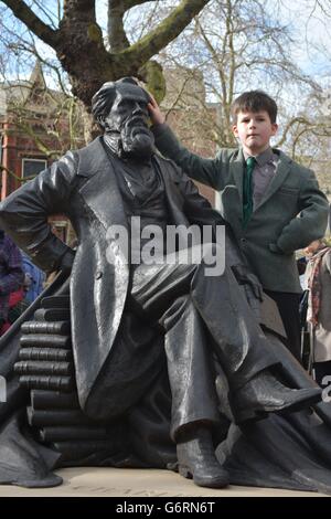 Enthüllung der Statue von Charles Dickens Stockfoto