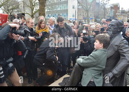 Enthüllung der Statue von Charles Dickens Stockfoto